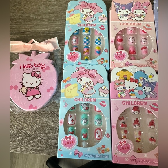 Hello Kitty Nails and vanity sets for girls - Picture 3 of 9